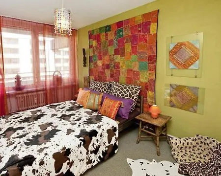 Daisy, Rex & Family Apartment
